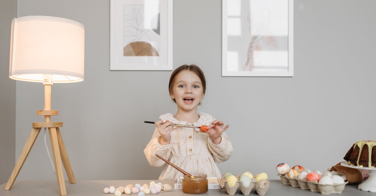 How to have poached eggs in "sphere form"? - Little Girl Making Easter Eggs