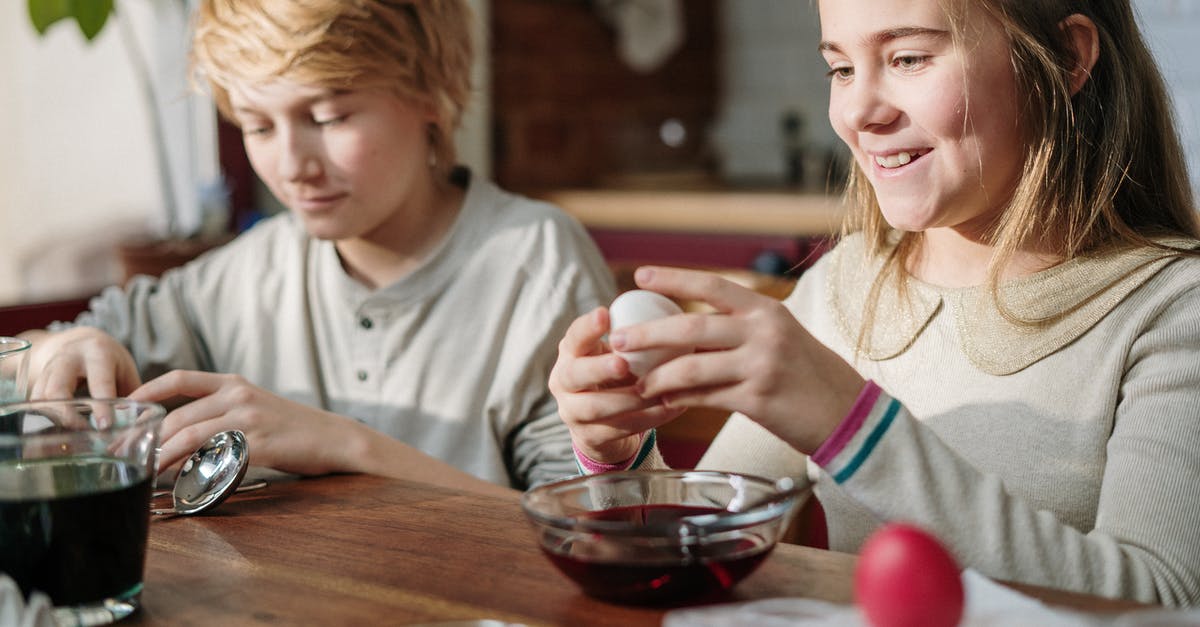 How to have poached eggs in "sphere form"? - Kids Making Colorful Easter Egg