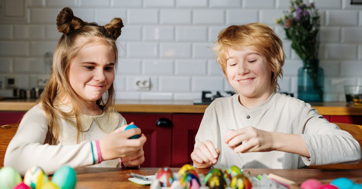 How to have poached eggs in "sphere form"? - Kids Playing with Easter Eggs