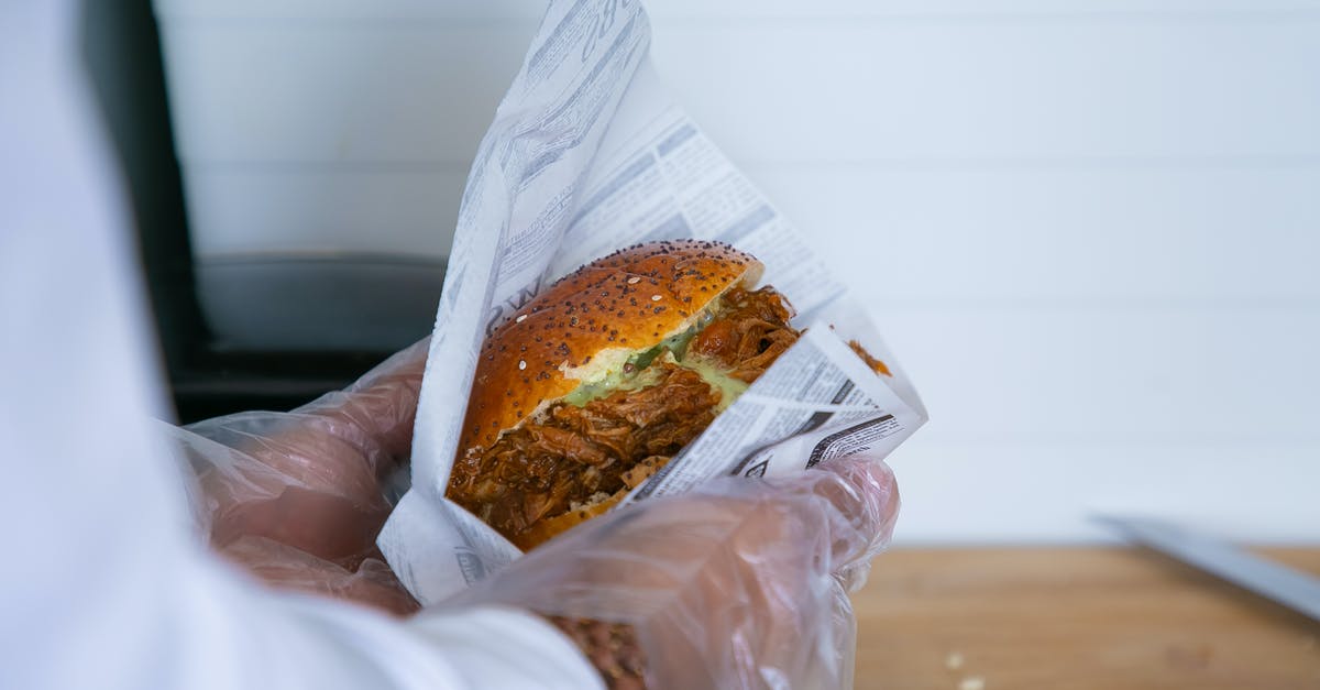 How to keep pork crispy during transport to venue? - Cook wrapping sandwich in paper package