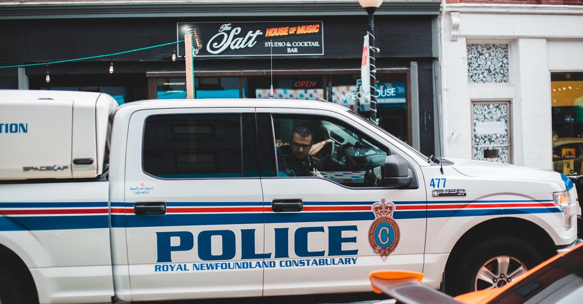 How to keep pork crispy during transport to venue? - Policeman sitting in police car driving on street