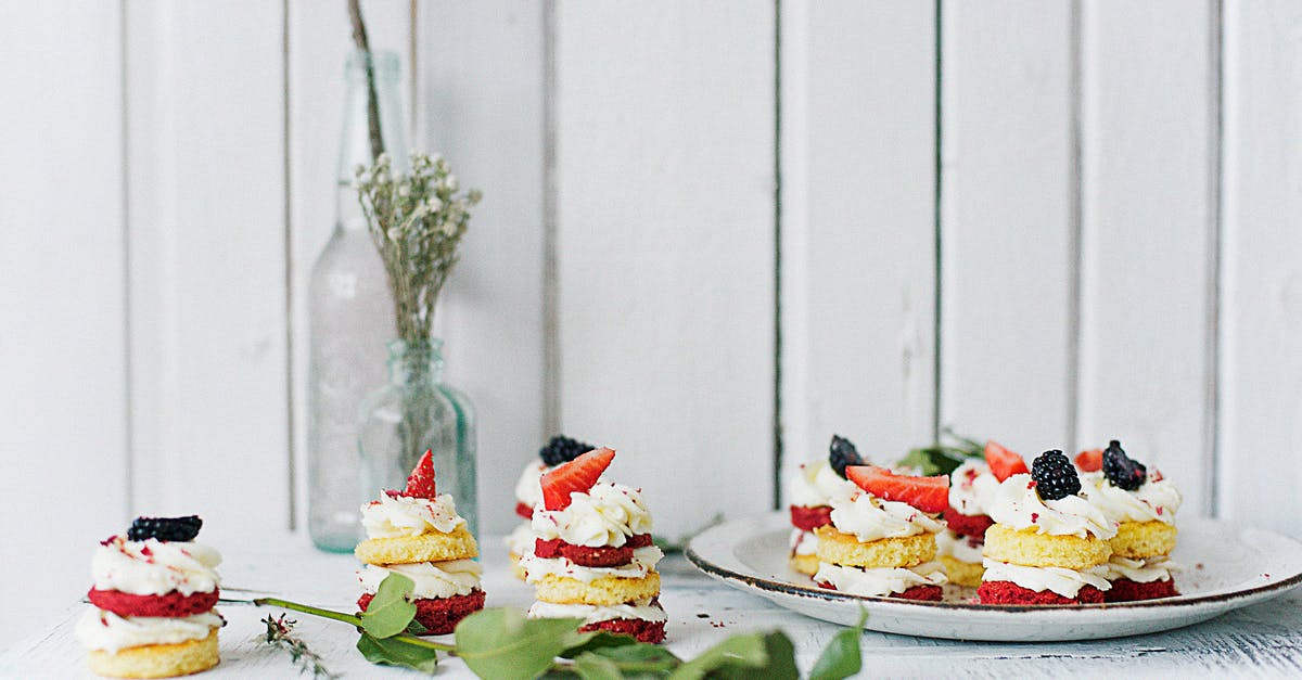 How to keep the fruit on an upside-down cake? - Strawberry and Blackberry Tarts on a Plate