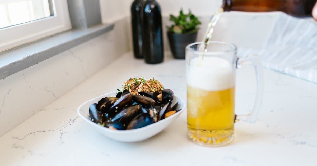 How to know if frozen clams are good when cooked - Clams and Scallops Served with Glass of Light Bear