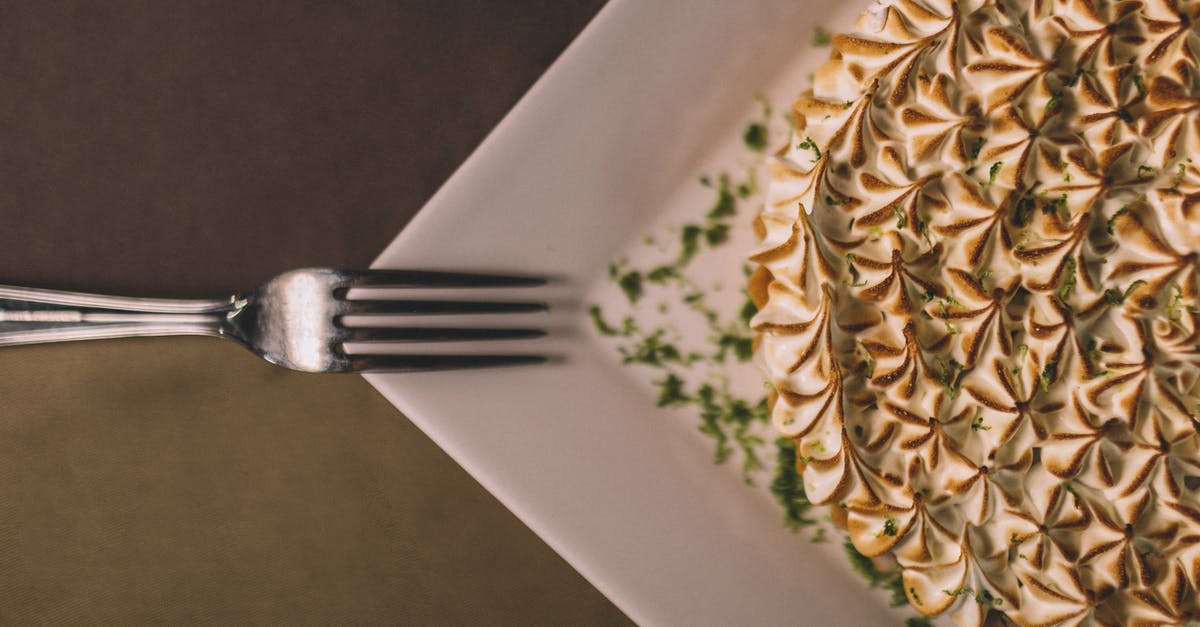 How to make a meringue cake layer that is not cracked? - Gray Stainless Steel Fork