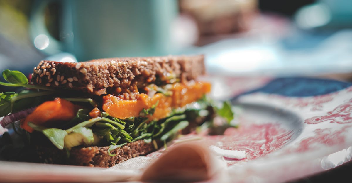 How to mix ingredients in bread machine? - Delicious vegetarian sandwich with mixed leaves and tomatoes