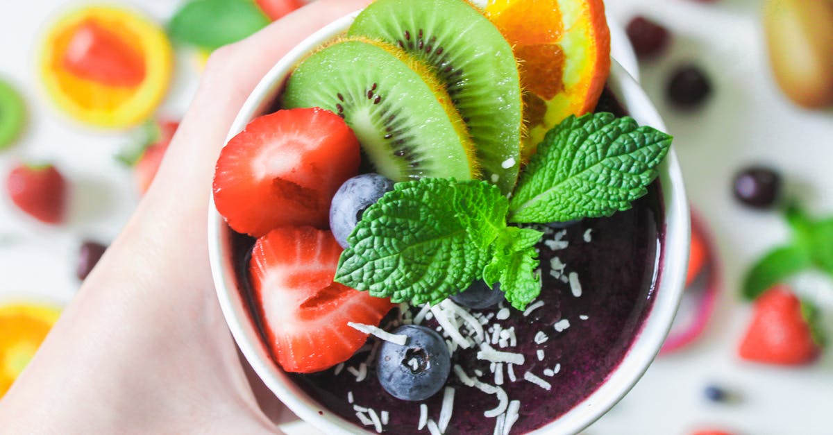 How to neutralize candied glacé strawberry and kiwi - Sliced Fruit on Top of a Smoothie