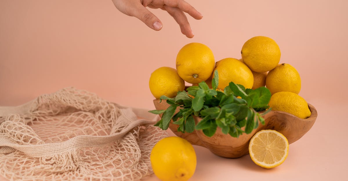 How to preserve the green colour of mint when doing spherification? - Crop person against fresh lemons and mint sprigs in bowl