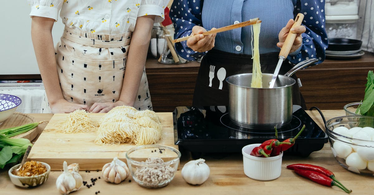 How to properly boil egg white? - Crop women cooking pasta together