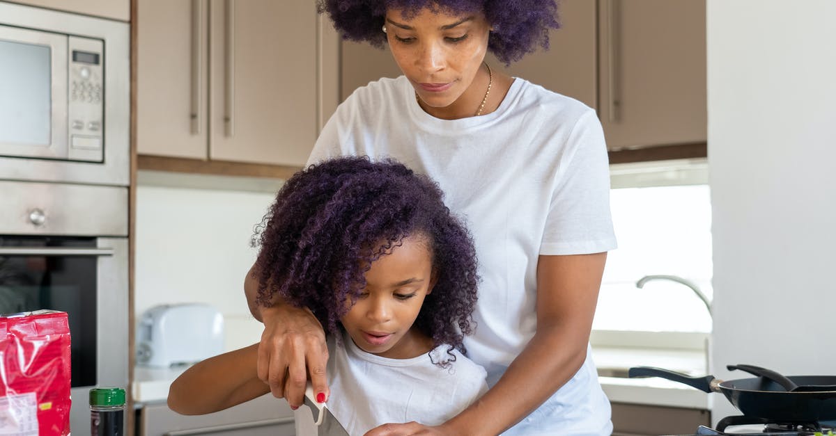 I am wondering if certain ingredients go together [closed] - A Mother and Daughter Slicing a Bell Pepper