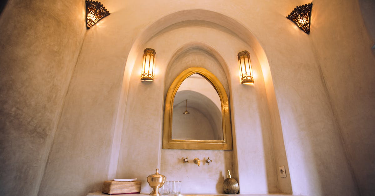 I need a translation from Moroccan to English - Interior of spacious oriental bathroom with mirror