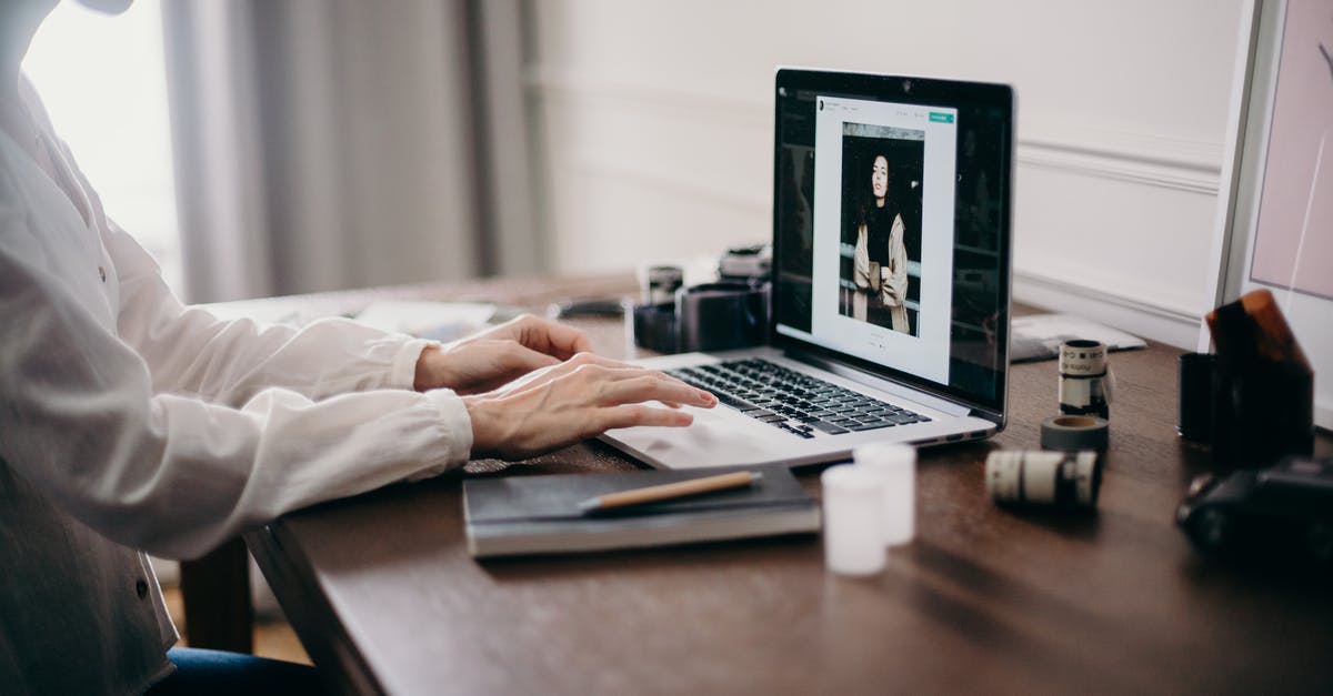 Induction interface disk - Selective Focus Photography of Woman Using Macbook Pro