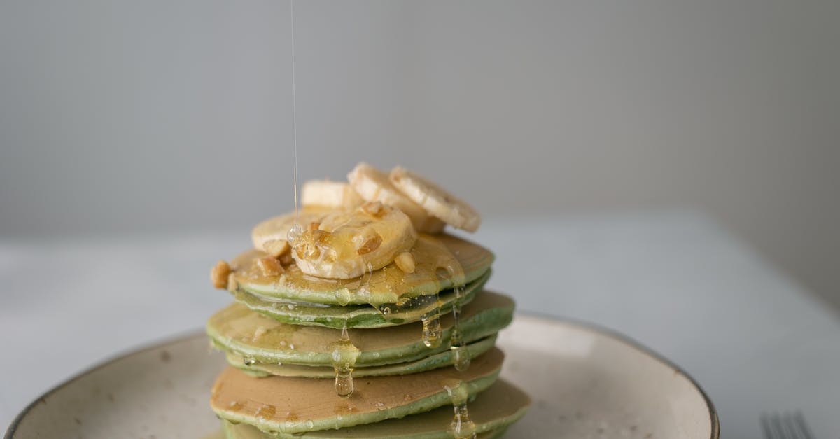 Is 'honey in crystallized form' the same as 'raw honey'? - Tasty pancakes with sweet fresh banana on top