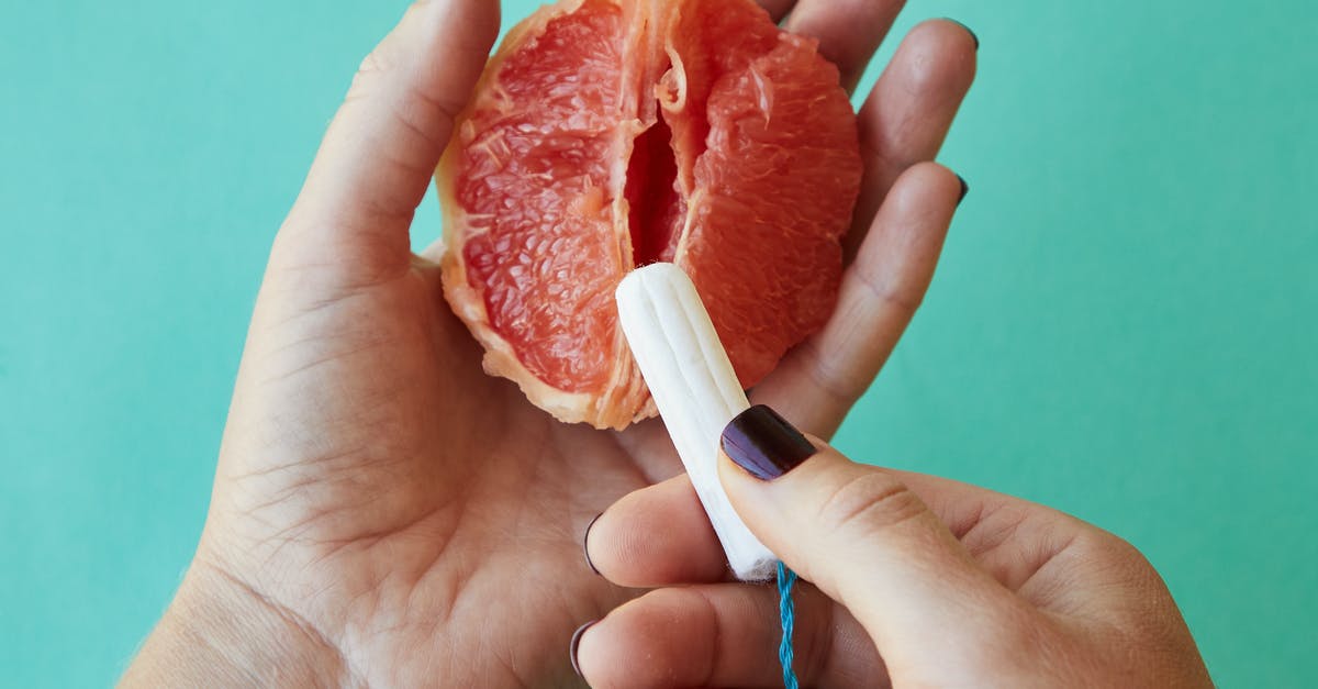 Is it safe to use a HydroFlask (vacuum flask) with scratches on the inside? - From above of crop anonymous female demonstrating on sliced ripe grapefruit correct use of tampon against blue background