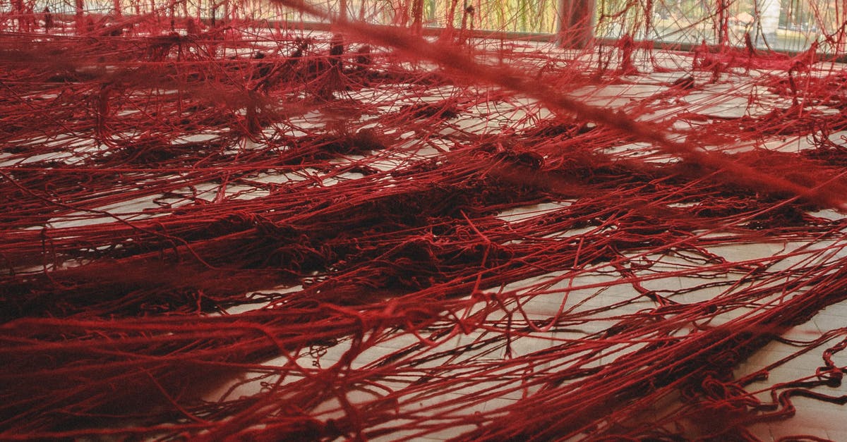 Is possible to create a transparent caramelization? - Messy red threads in workshop for sewing fabrics