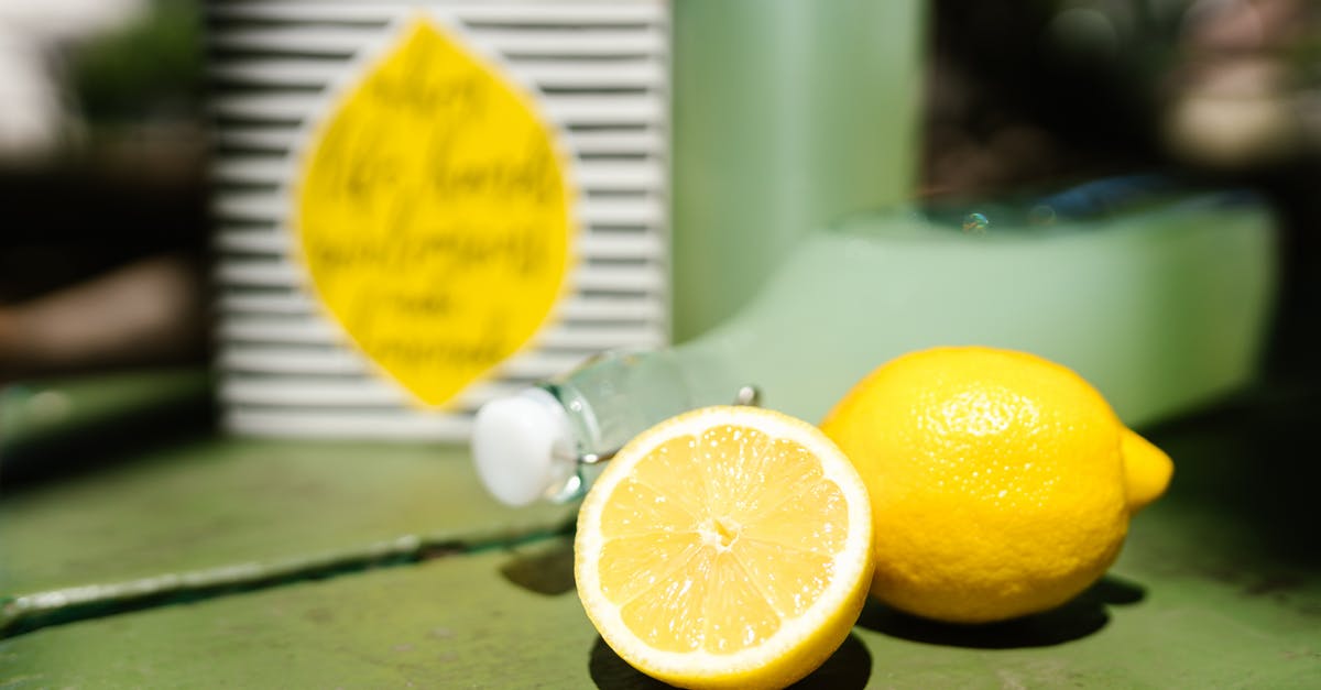 Is zesting lemons effective when making lemonade? - Yellow Lemon Fruit on Green Table