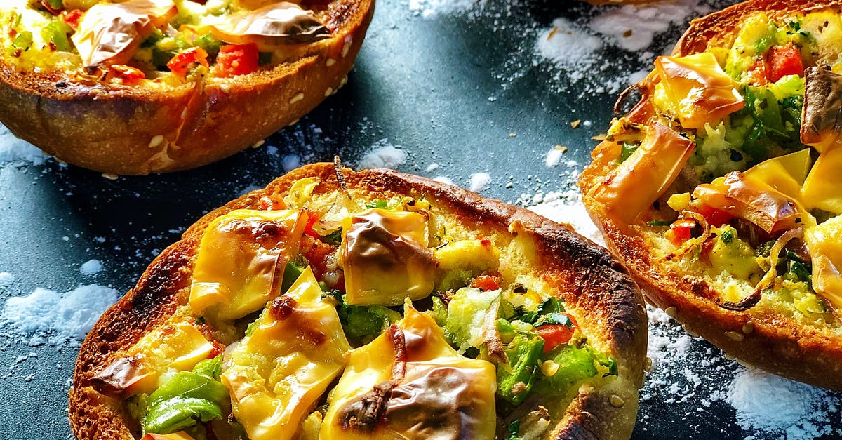 Keeping pizza crust from getting soggy from fresh tomatoes - Delicious mini bread pizzas served on board