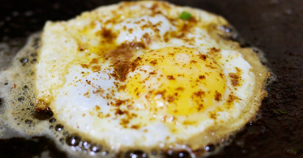 Lining a frying pan with aluminum foil to reduce post-cooking cleanup? - Fried Egg With Seasonings