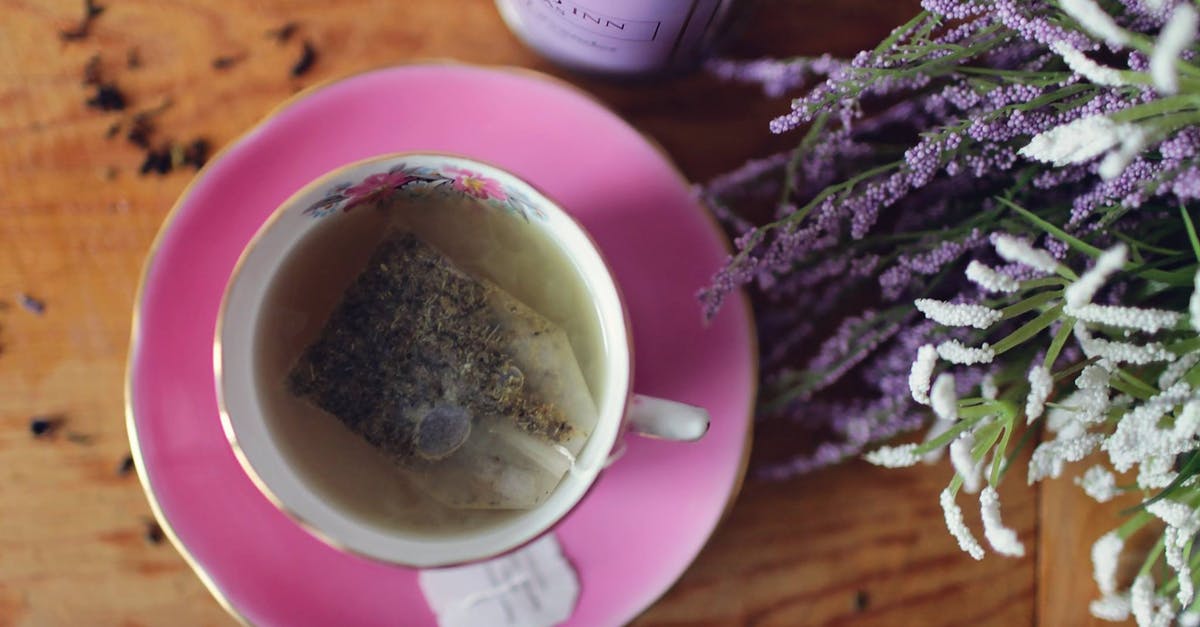 Making large quantities of tea with bags - Tea Bag in Teacup