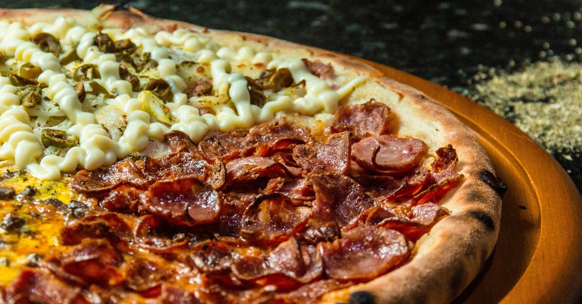 Making pizza toppings stay intact without using cheese - Pizza With Cheese and Green Peas