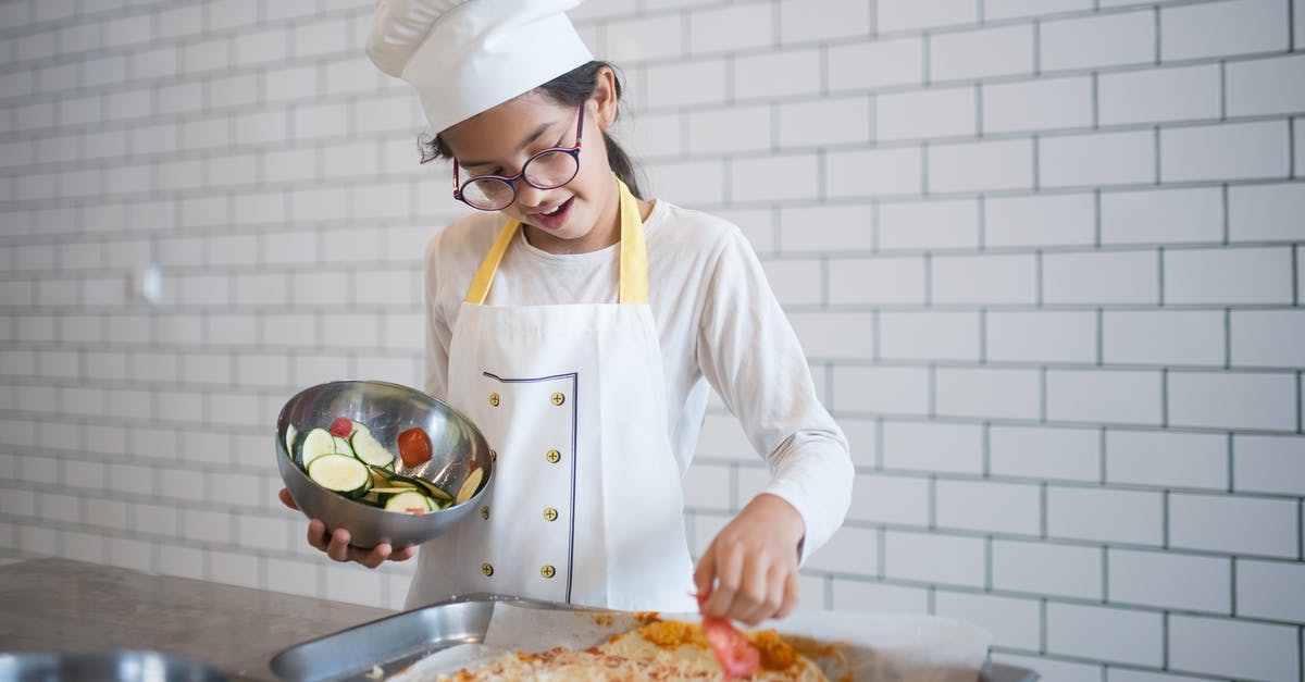 Making pizza toppings stay intact without using cheese - A Young Chef Making Pizza