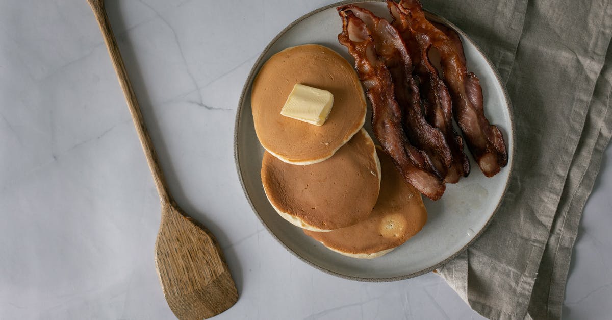 Mastrad Orka pancake spatula - Pancakes with butter near fried bacon slices on plate