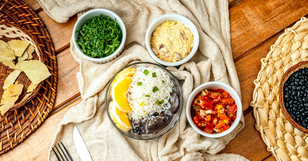 My black glutinous rice is not chewy at all? - Delectable rice with bean stew served with tomatoes and parsley