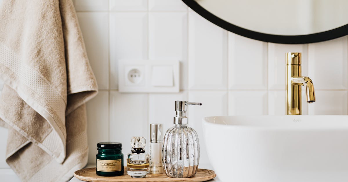 Nougat does not set - Set of skin care products in contemporary bathroom