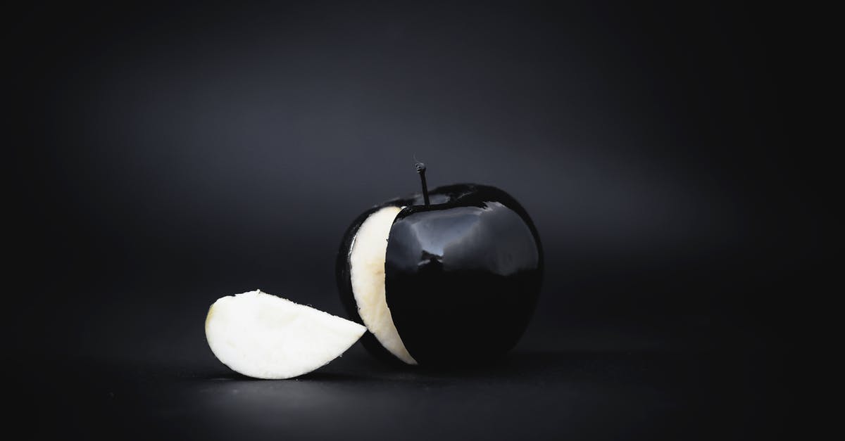 Optimal shape to cut apples for apple pie - Black apple with slice cut out