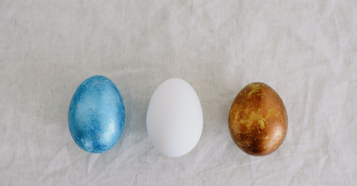 Over easy eggs sticking in copper pan - Eggs in Different Colors