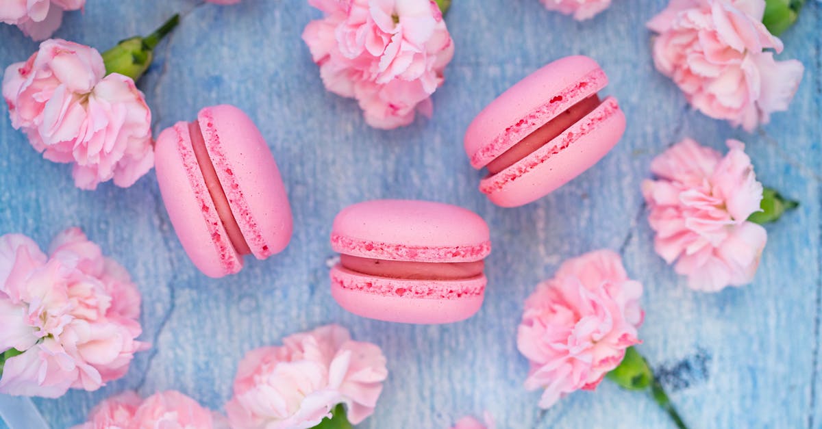 "Post-marinating"? Is it a real term or do my taste buds deceive me? - Composition of pink macaroons and carnations