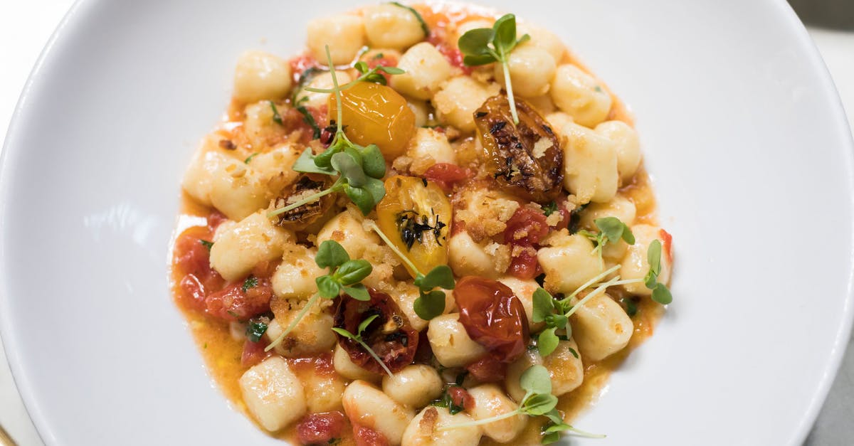 Red tomato sauce recipe [closed] - Tasty gnocchi with tomatoes and herbs on plate