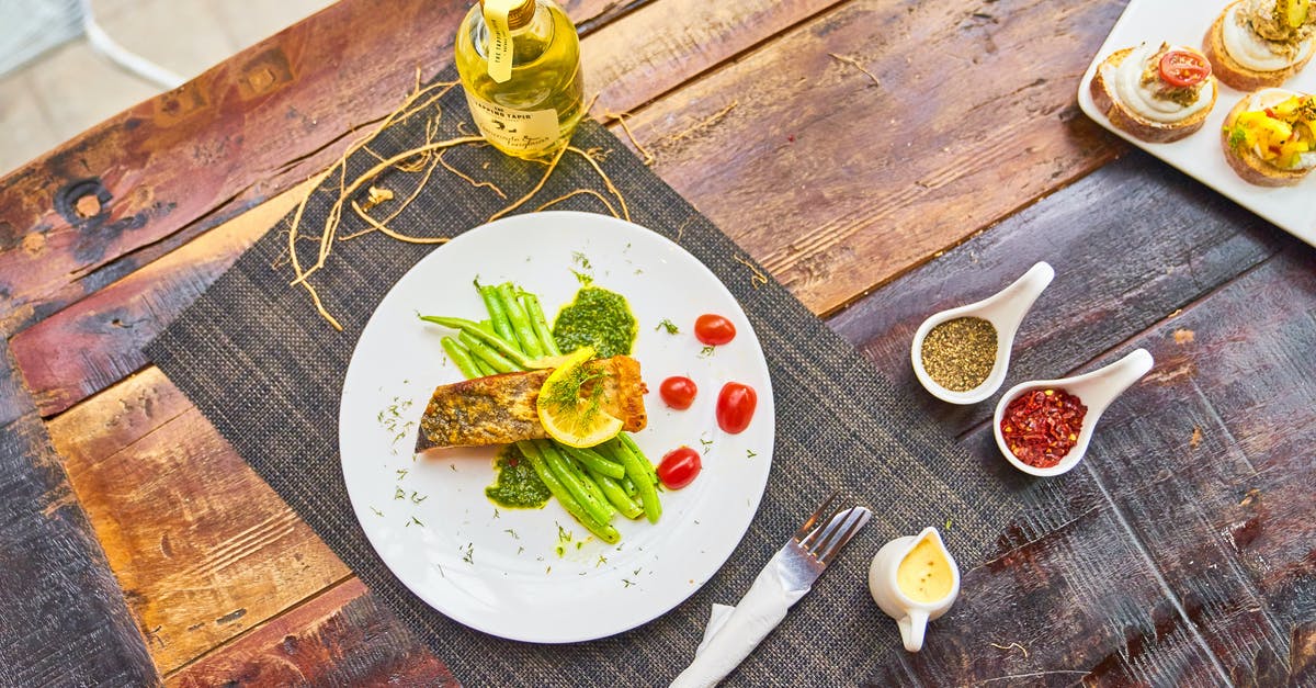 Removing oil bubbles from bolognese sauce - Grilled fish steaks served with vegetables and sauces