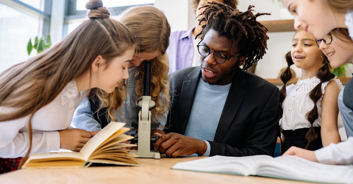 Scientific results on which oils to use for pan-frying - A Man Teaching Students How to Use a Microscope