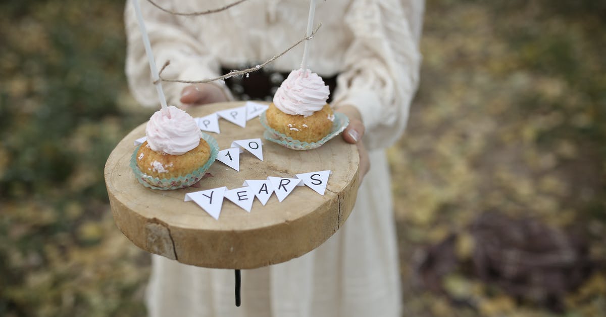 Sheet pan/baking tray convention outside the US? - Crop anonymous girl with tasty cupcakes on wooden tray with Happy 10 Years inscription standing on grassy lawn during birthday celebration on blurred background