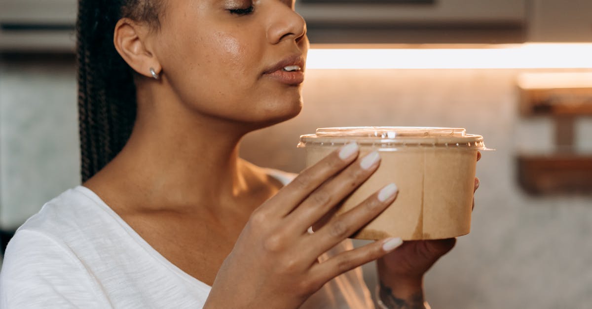 Slow cooker lid gasket smell - Woman in White Shirt Holding Clear Drinking Glass