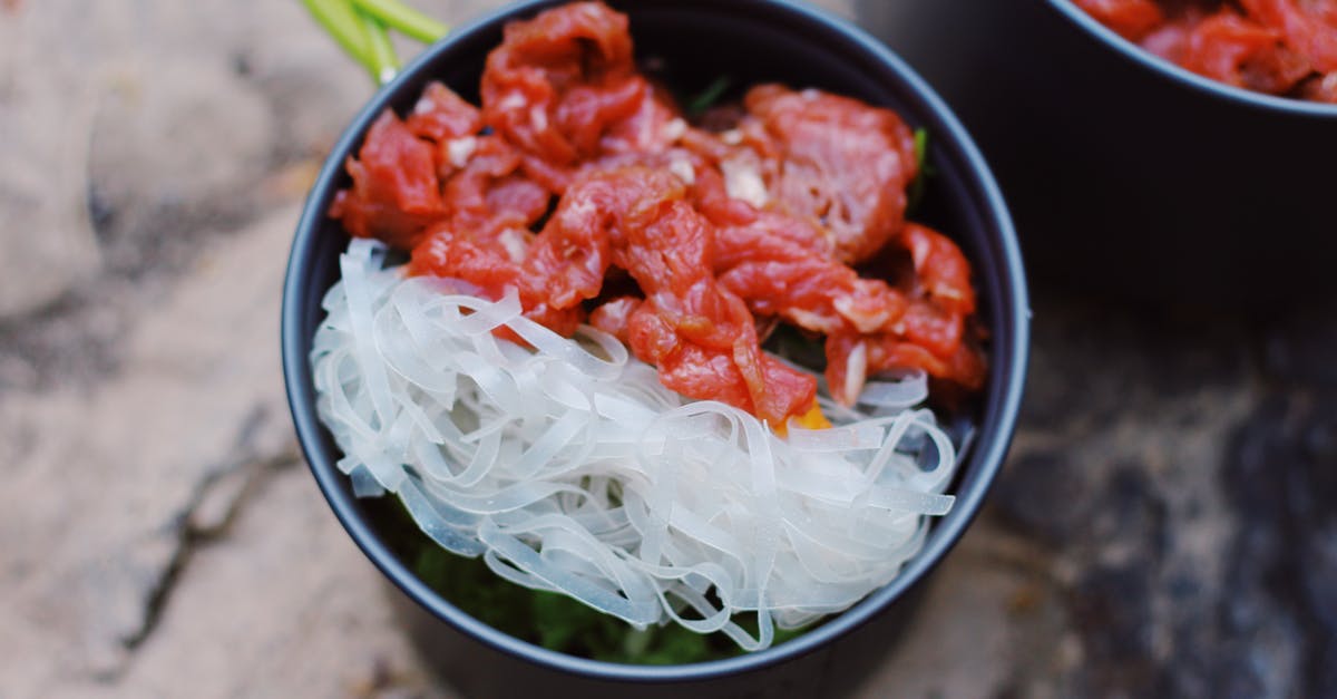 Slow-roasting top round beef - Bowl with rice noodles and meat
