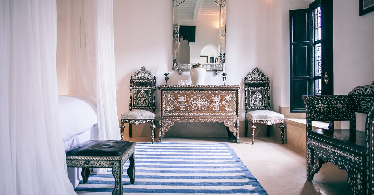 small, medium or large eggs - Interior of bedroom in Moroccan style