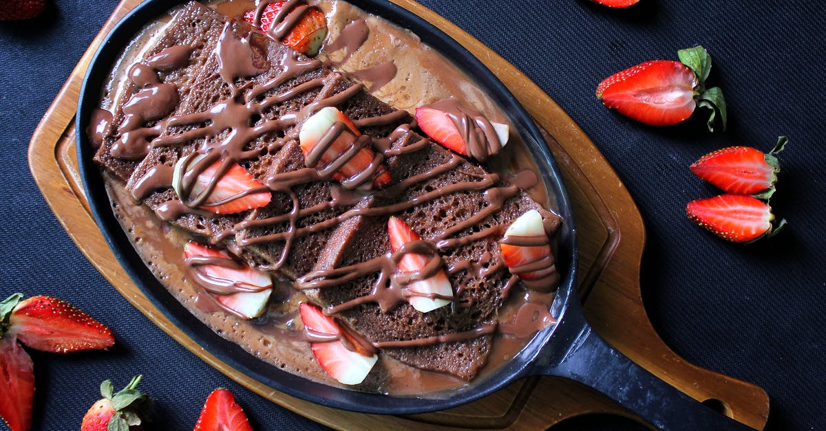 strawberry and fig vincotto - Chocolate Crepes with Fruit in Pan