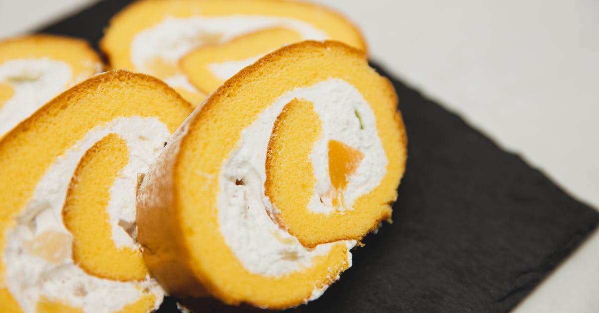 Thawed frozen blueberries inside cake roll? - Delicious biscuit roll with cream