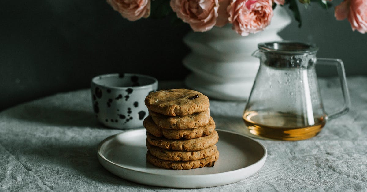 The chocolate chips in my chocolate chip cookies dont rise to the top - Baked Cookies on Table The chocolate chips in my chocolate chip cookies dont rise to the top - Baked Cookies on Table