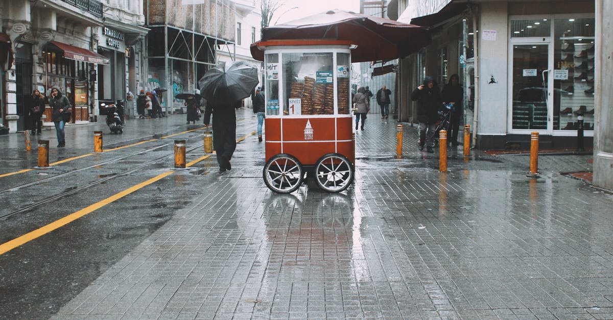 Turkish Delight is too wet - Food cart with traditional Turkish simit