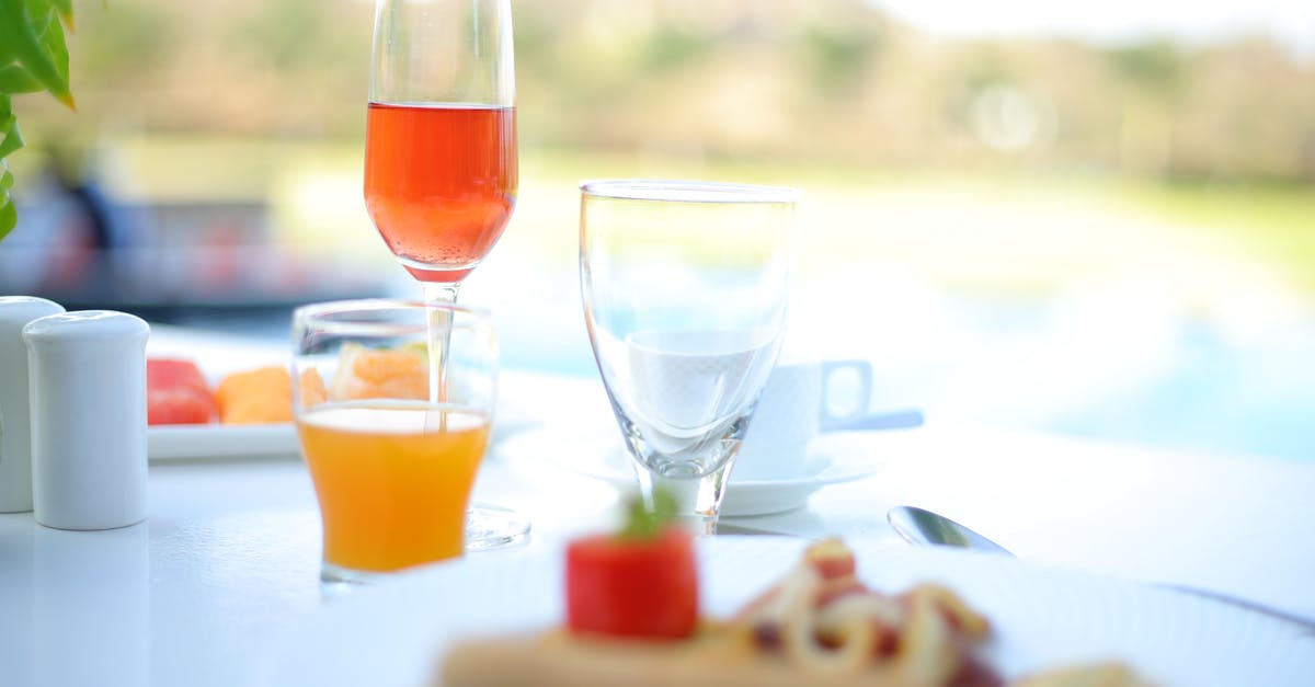 Untwisting stuck salt shaker - Glasses with bright refreshing drinks near pizza slices