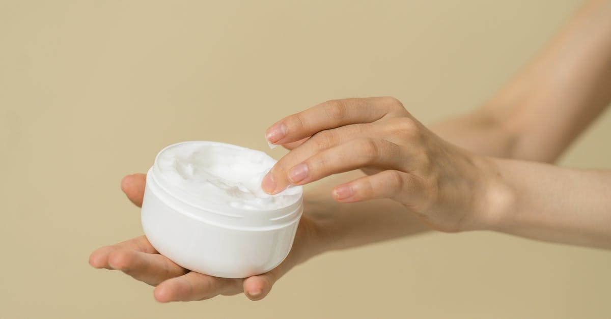 Using an ice cream maker with its own compressor - Woman taking cosmetic product from container