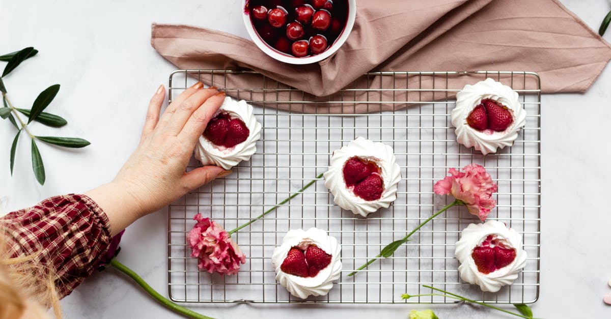 Using nuts in pavlova meringue - Meringue with Strawberries Toppings