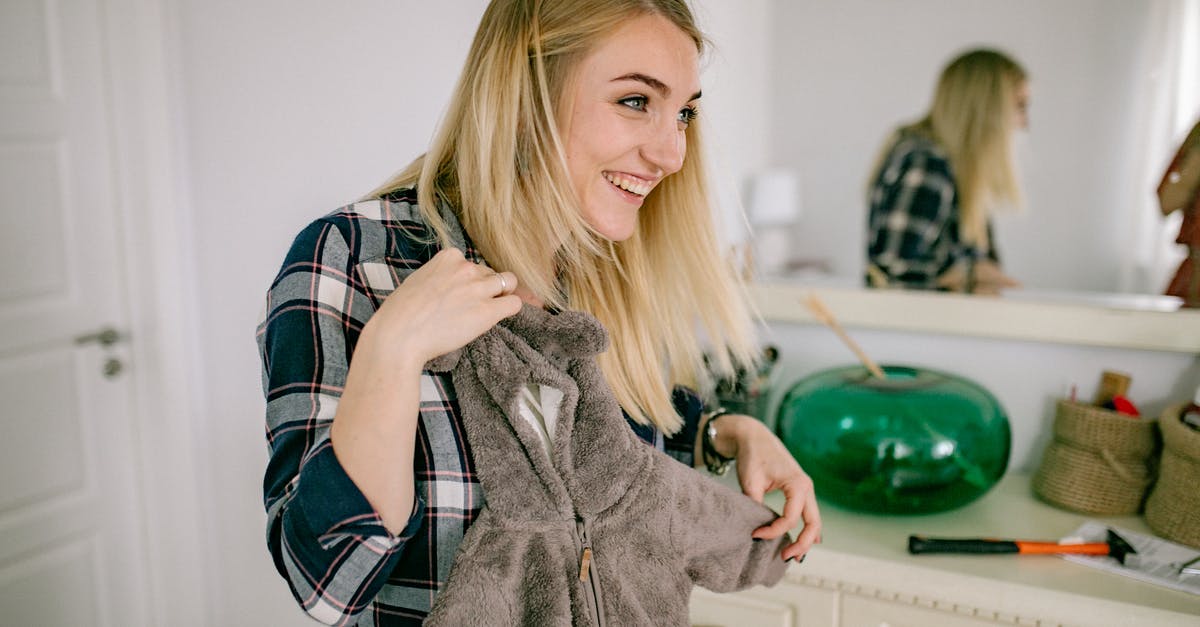 What's 香茜 or 芫荽 in English? - Blond Woman with a Child Clothing