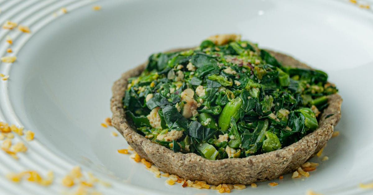 What's this green crispy vegetable or edible seaweed? - Delicious salad in crispy tartlet served on plate