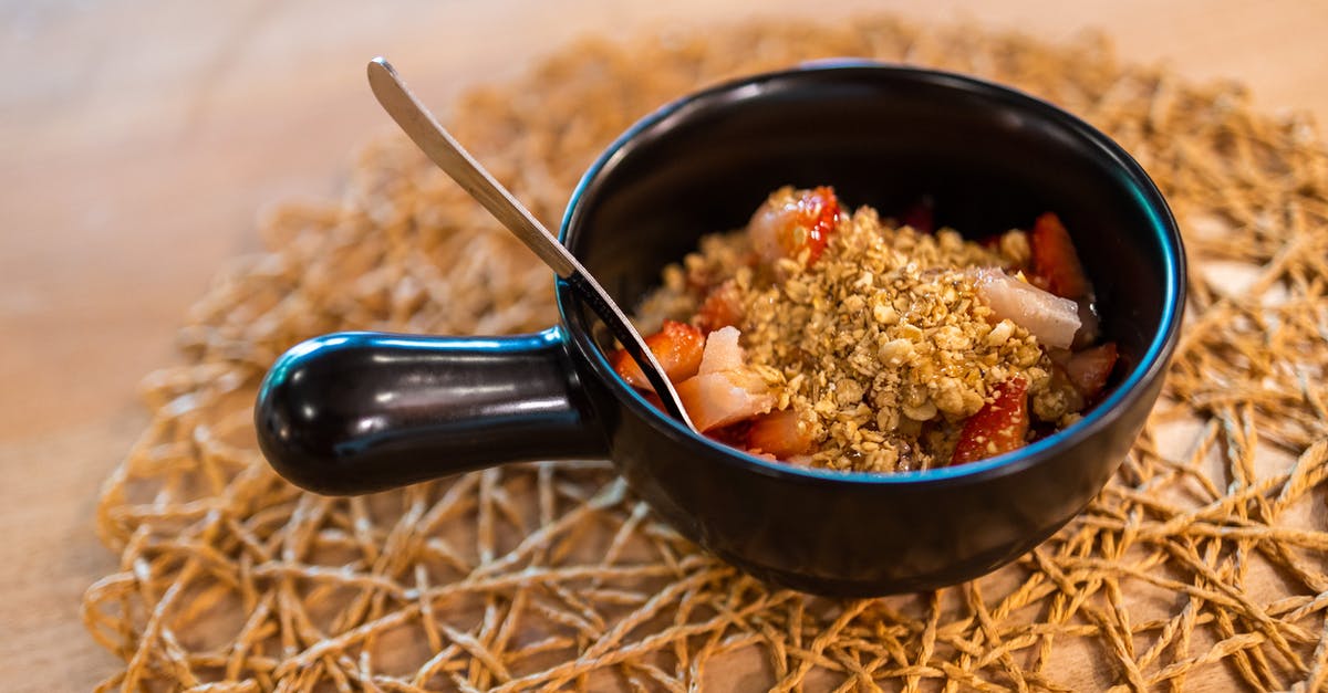 What are berry grains? - Bowl with tasty sweet breakfast