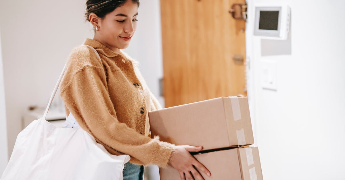 What are good techniques to prepare liver? - Smiling woman with shopping bag and packed goods