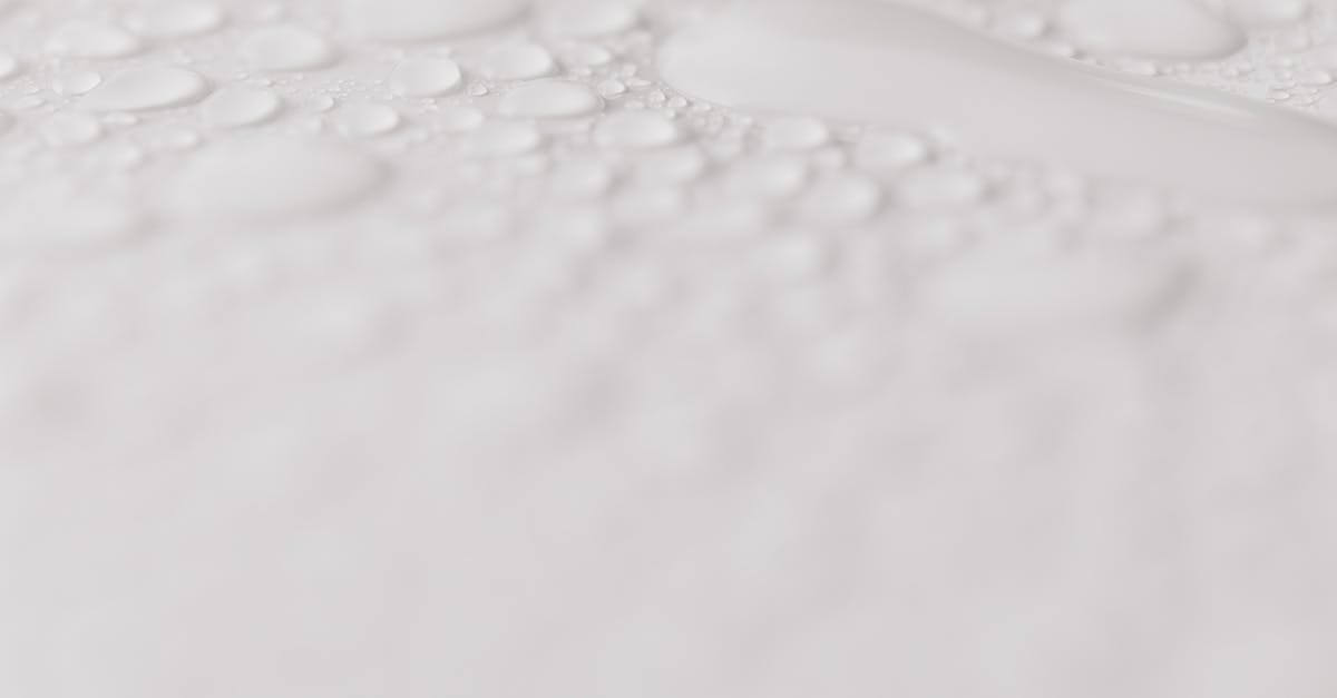 What are the different effects that different washes produce in baked goods? - Clean white background with water drops