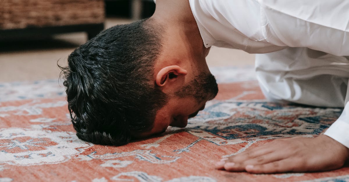 What does "wedge" mean, as in "wedge" a head of Cabbage? - Man in White Thobe Bowing Down on Red and Blue Rug